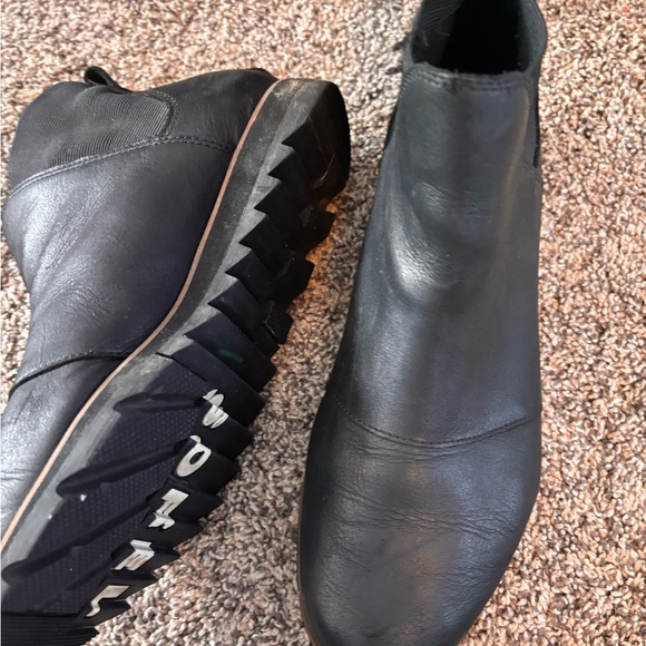 Sorel Ankle Chelsea Boot - Picture 2 of 9